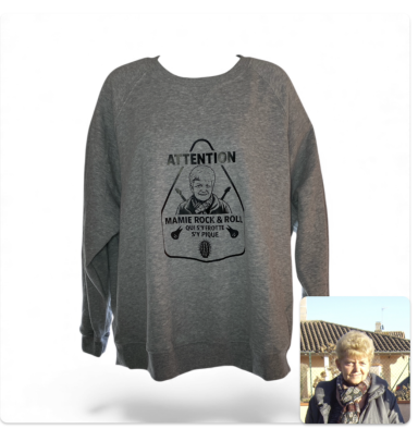 Sweat personnalisé pour mamie Un sweat gris avec un motif imprimé d'une caricature et du texte humoristique.